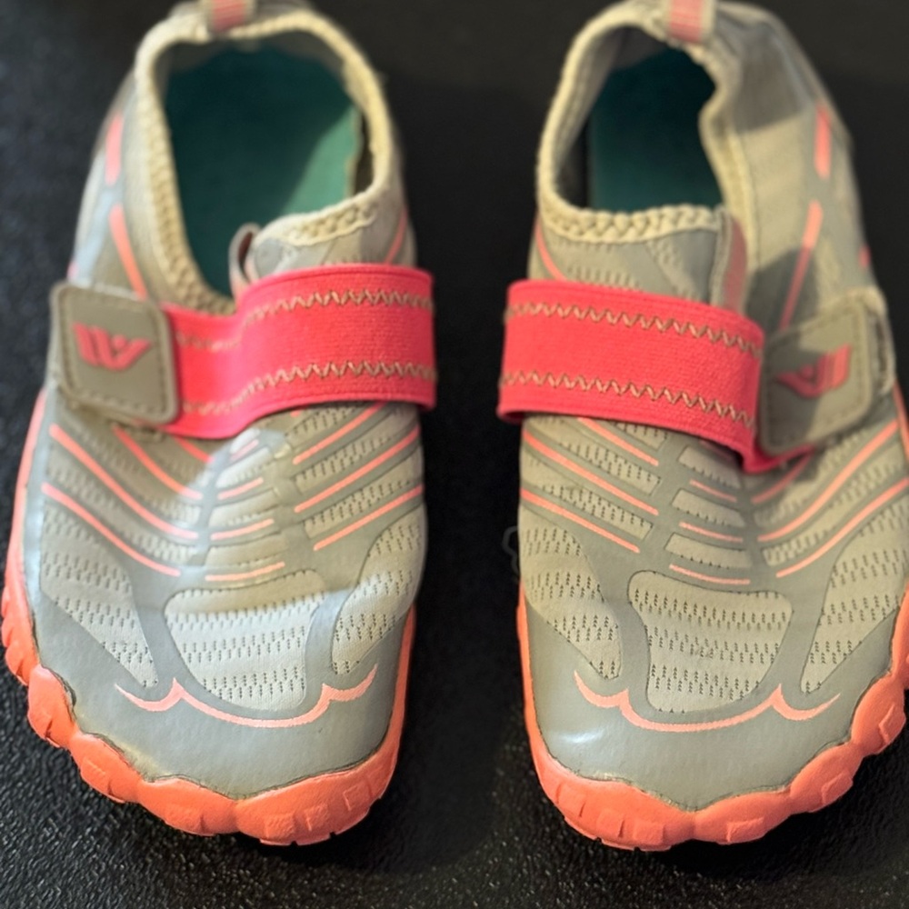 Unknown Brand, Gray and Pink Girl’s Water/Pool Shoes, (Sz 2) Kid’s Footwear